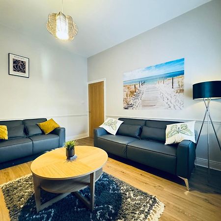 Rockcliffe Retreat, Stylish Coastal Apartment Уитли-Бей Экстерьер фото