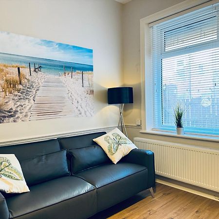 Rockcliffe Retreat, Stylish Coastal Apartment Уитли-Бей Экстерьер фото
