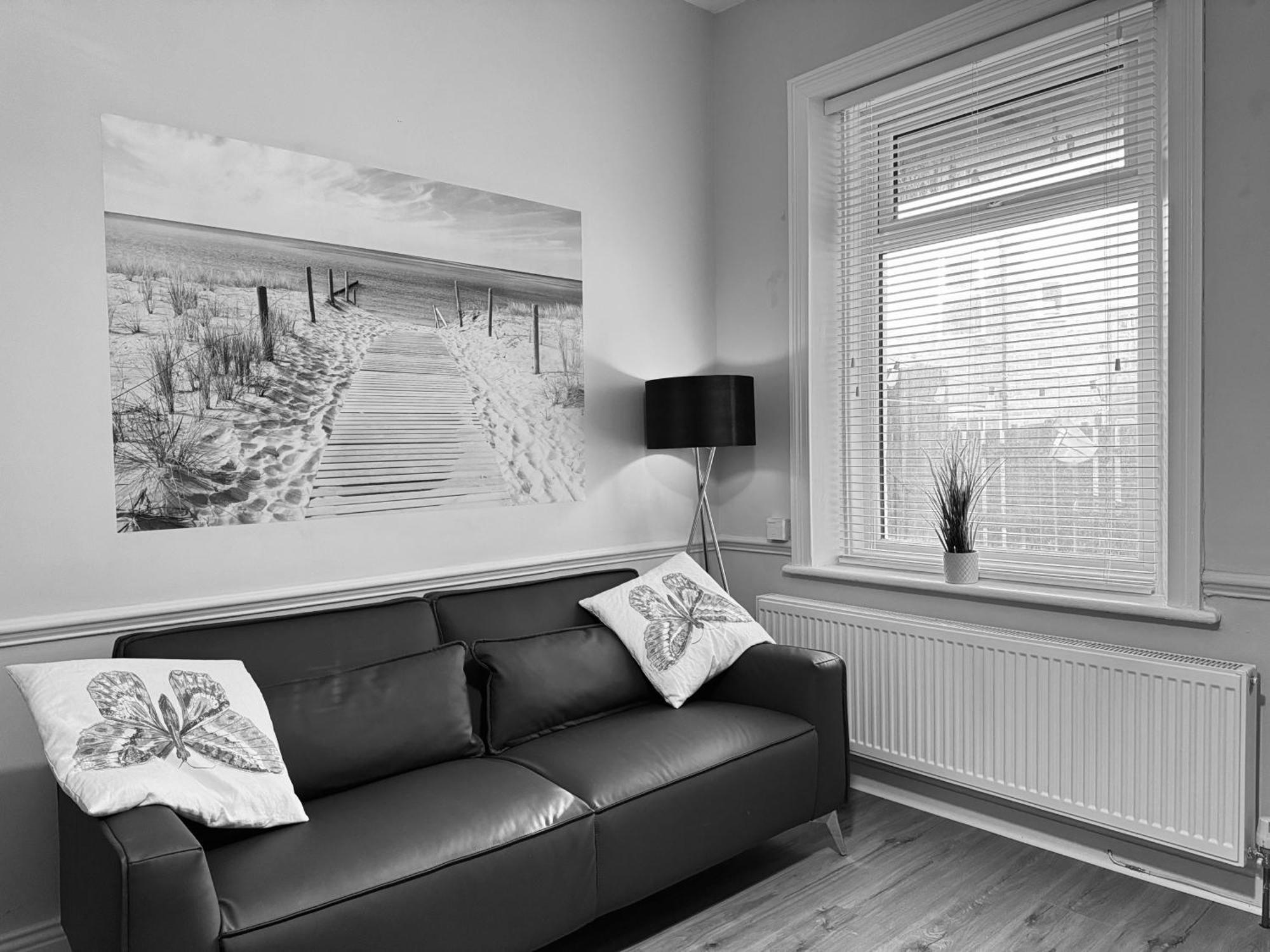Rockcliffe Retreat, Stylish Coastal Apartment Уитли-Бей Экстерьер фото